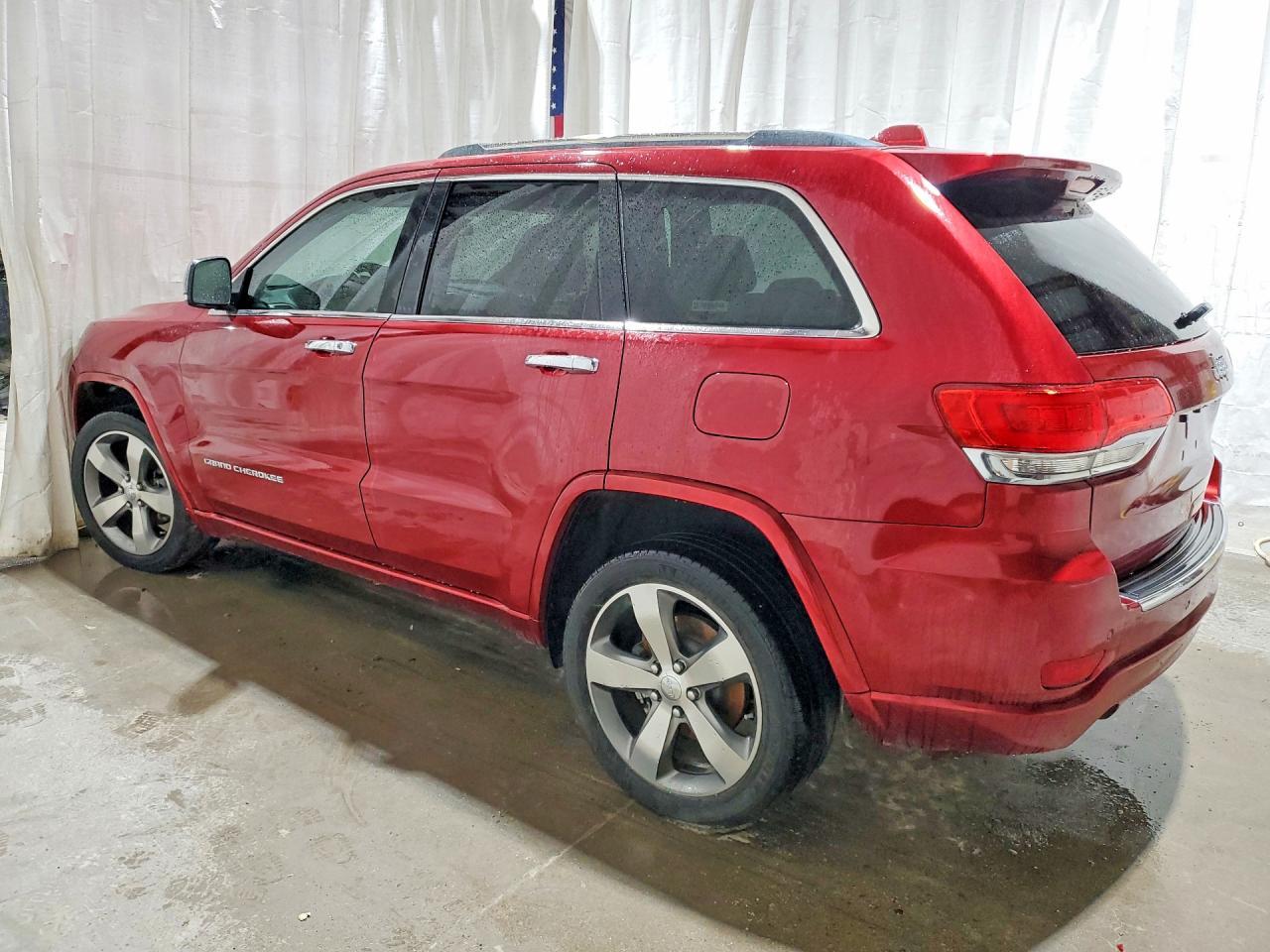2014 Jeep Grand Cherokee Overland - Image 2