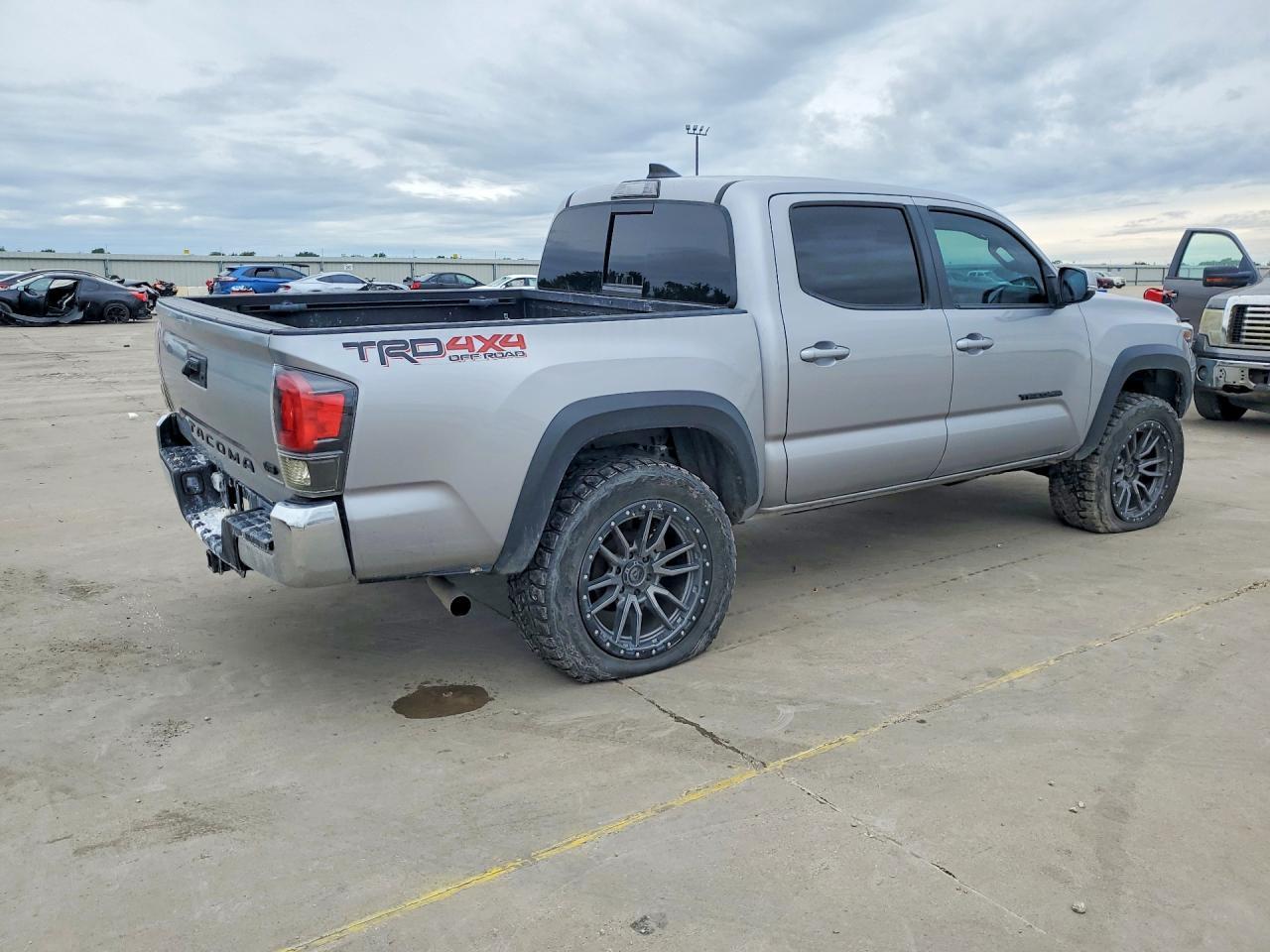 2019 Toyota Tacoma - Image 3