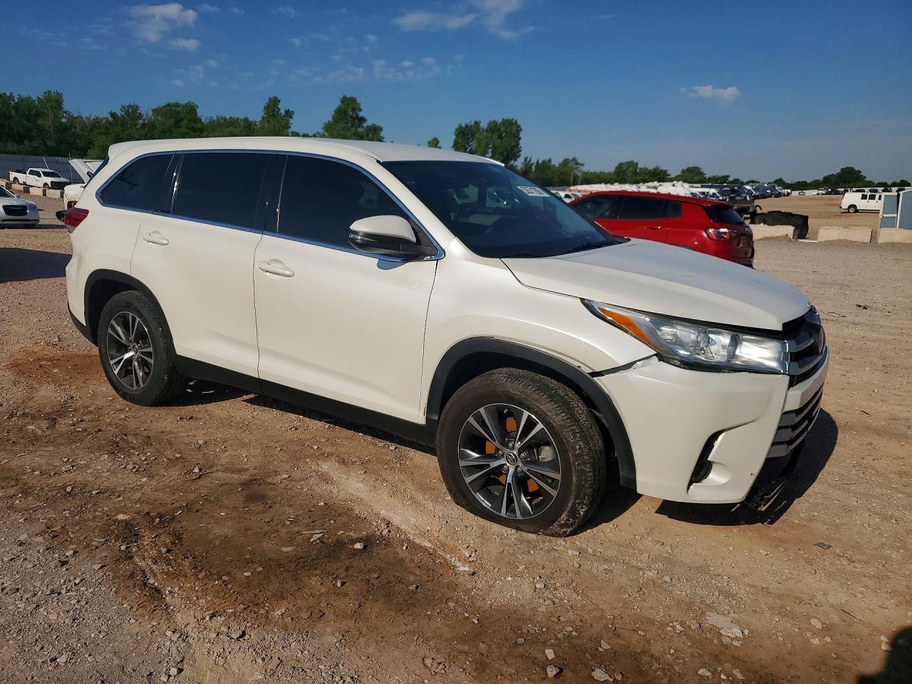 2019 Toyota Highlander Le - Image 4