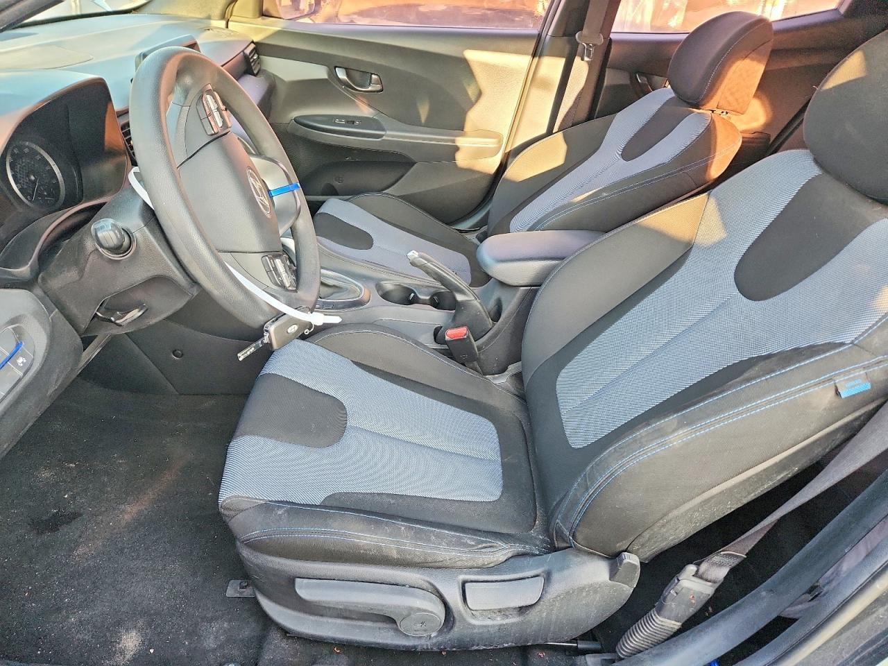 2020 Hyundai Veloster 2.0L - Фото 7