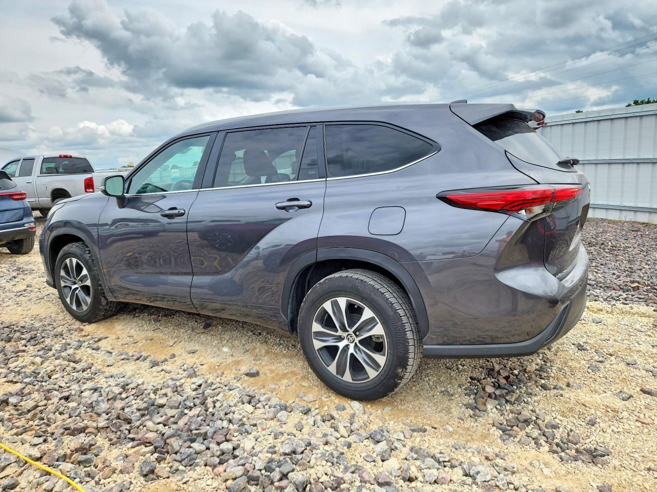 2023 Toyota Highlander Xle - Image 2