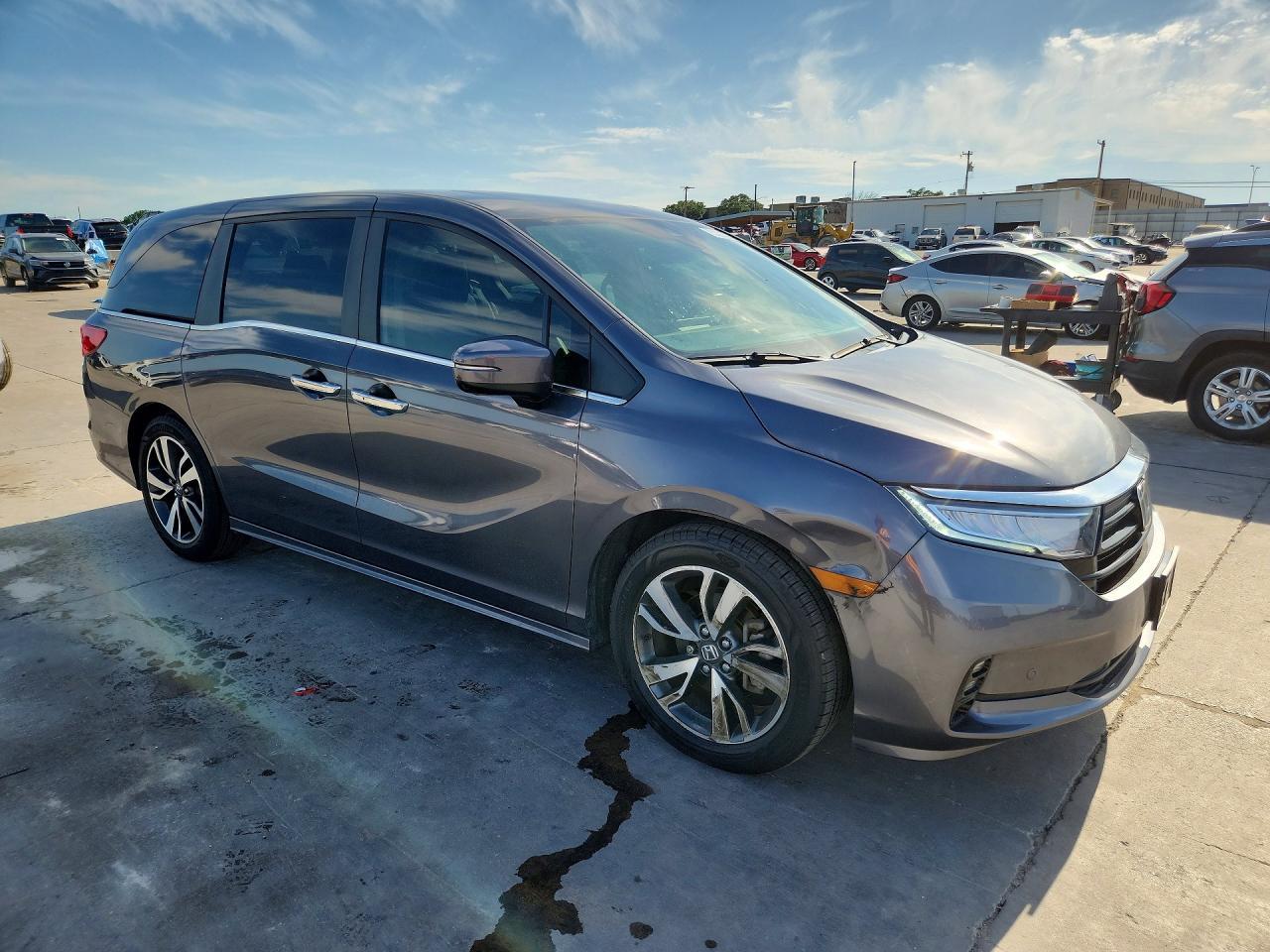 2022 Honda Odyssey Touring - Image 4