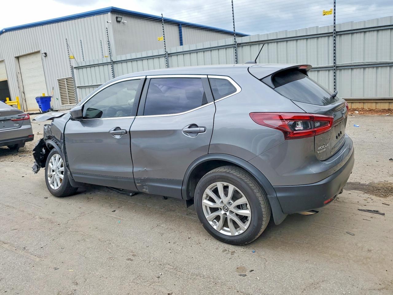 2021 Nissan Rogue Sport S - Фото 2