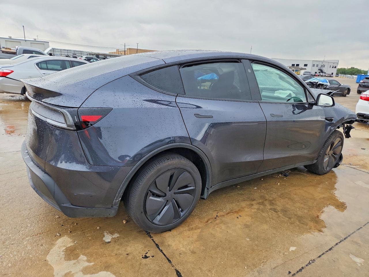 2026 Tesla Model Y - Фото 3