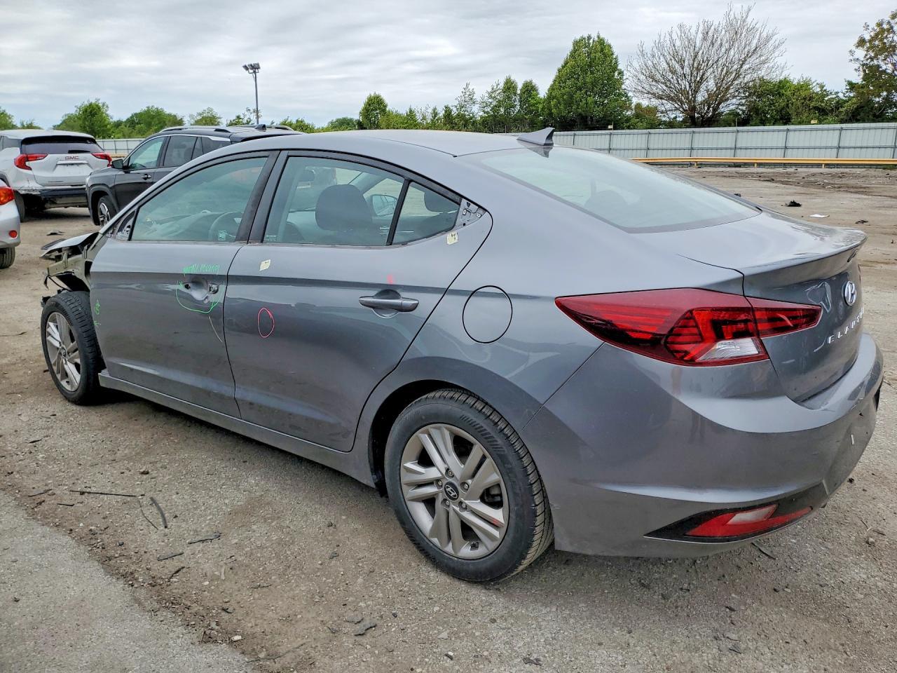 2019 Hyundai Elantra Sel - Image 2