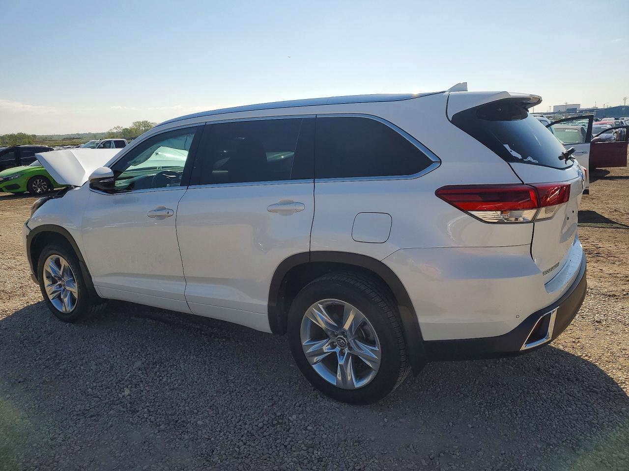 2018 Toyota Highlander Limited - Image 2