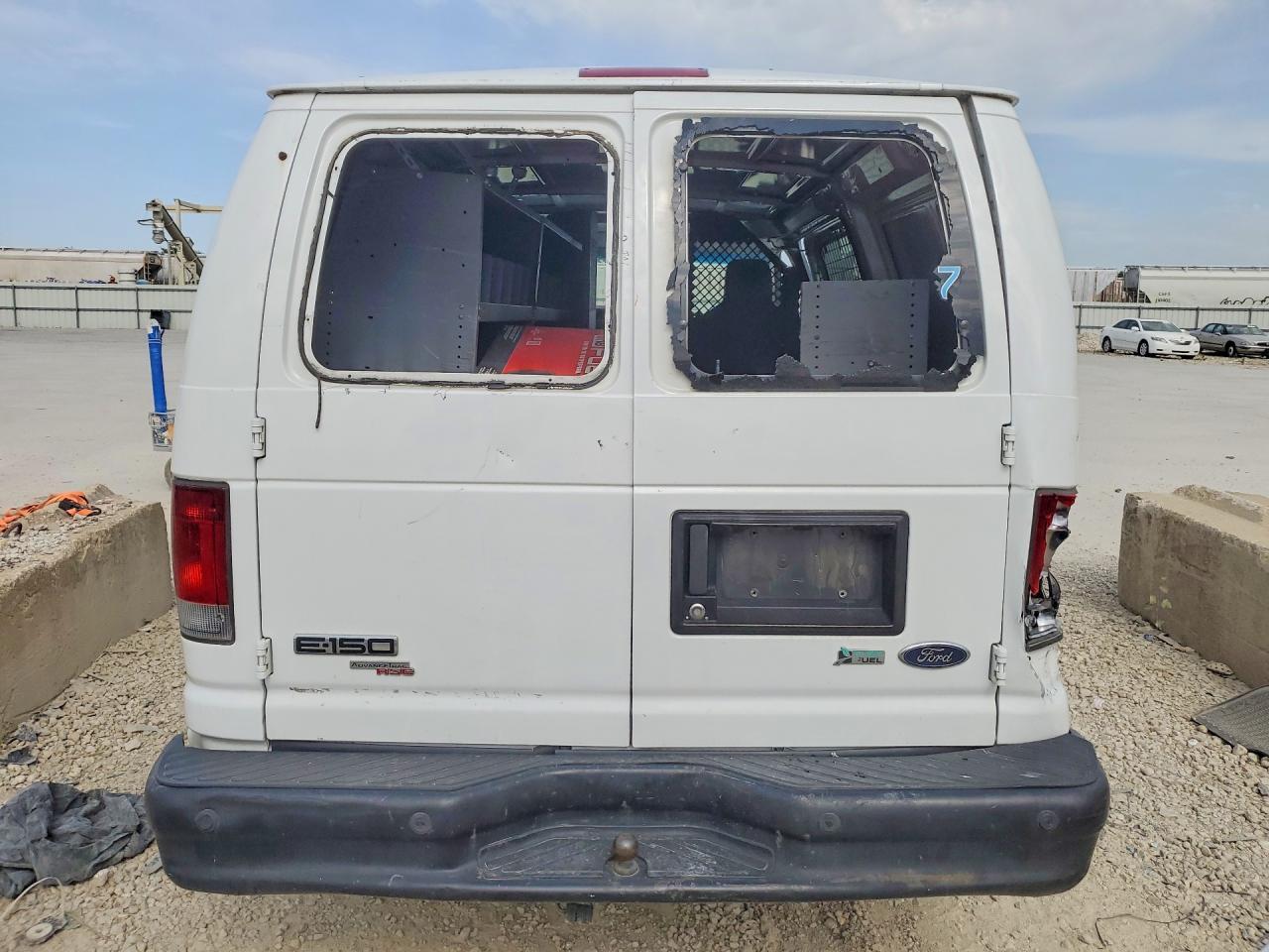 2013 Ford Econoline E150 Van - Image 6