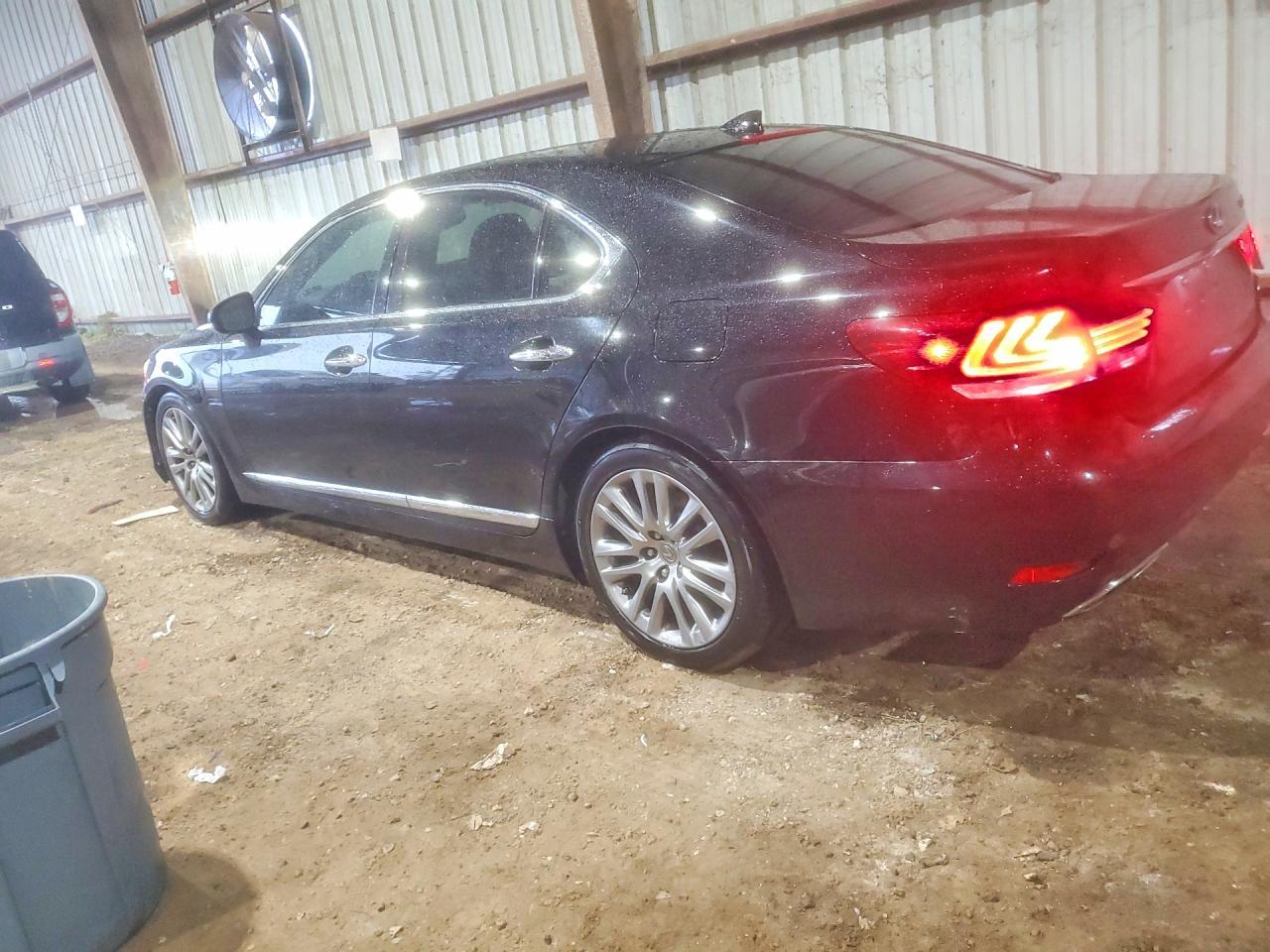 2014 Lexus Ls 460 - Image 2
