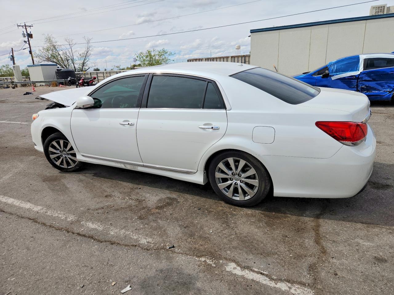 2012 Toyota Avalon Limited - Image 2