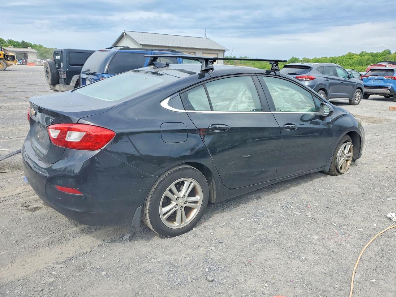 2017 Chevrolet Cruze - Фото 3