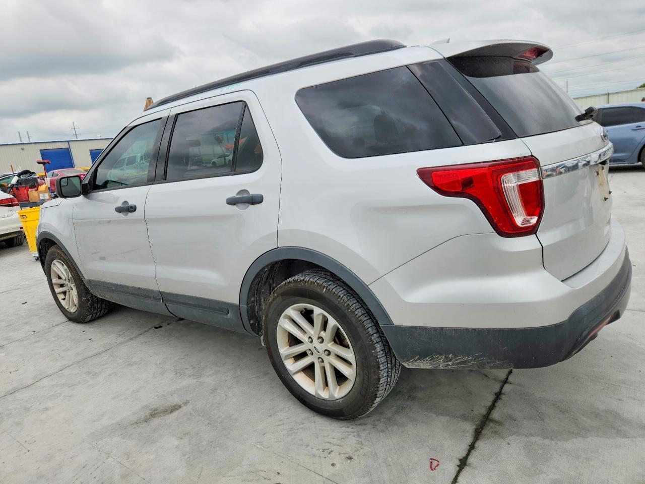 2017 Ford Explorer - Image 2