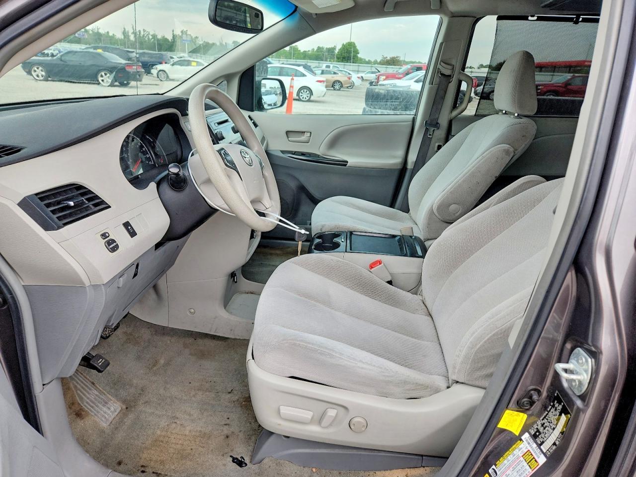 2011 Toyota Sienna Le - Фото 7