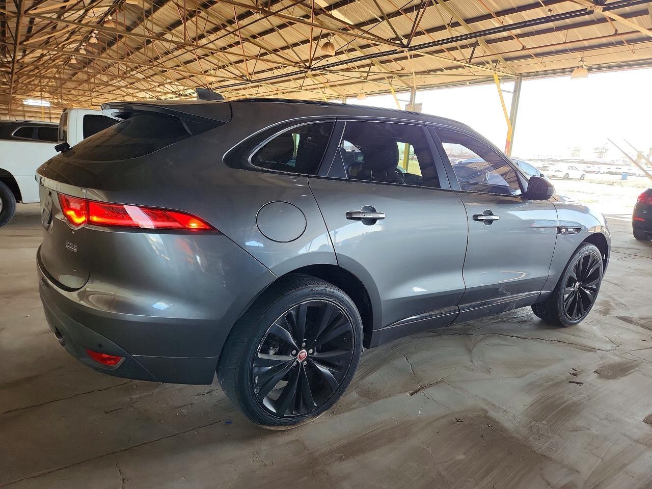 2018 Jaguar F-Pace R - Sport - Фото 3