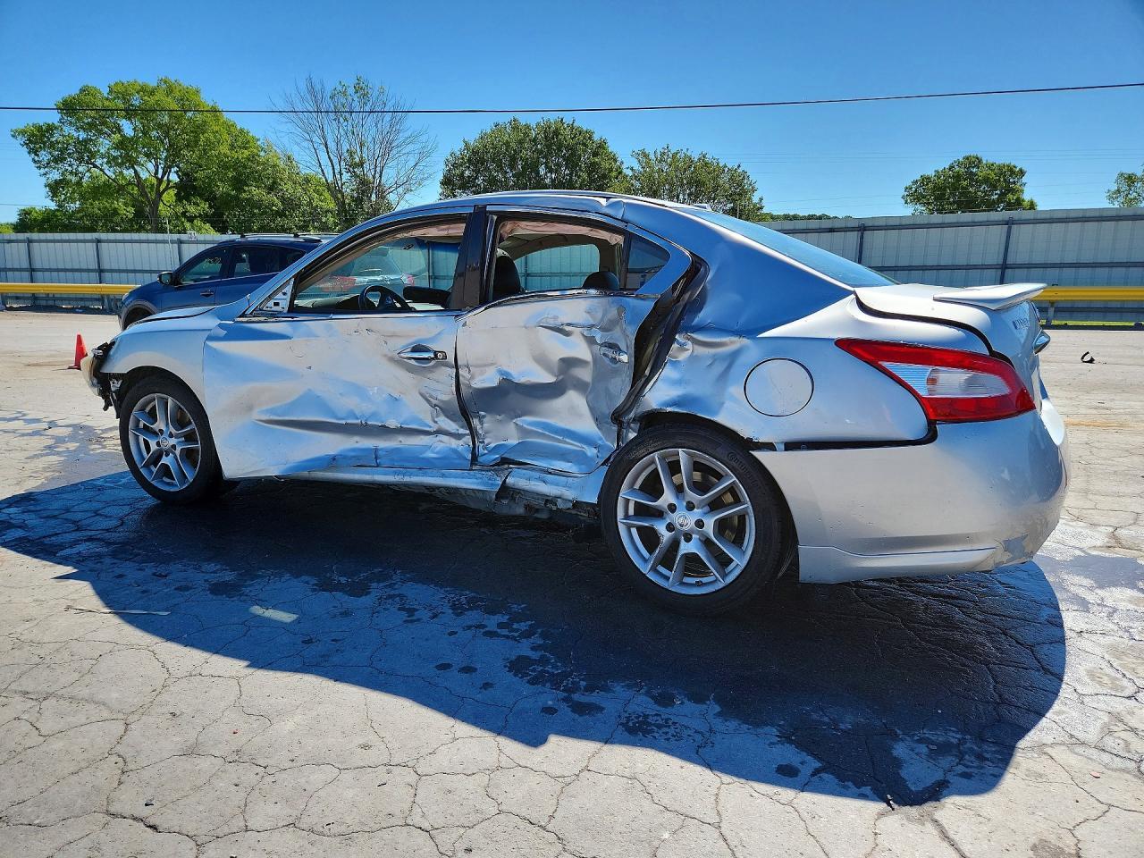 2010 Nissan Maxima 3.5 S - Image 2