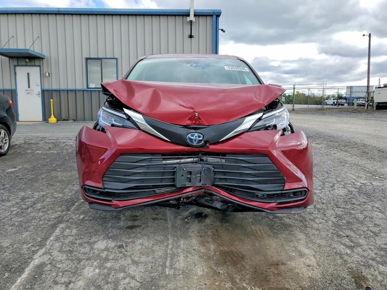 2021 Toyota Sienna Le - Фото 5