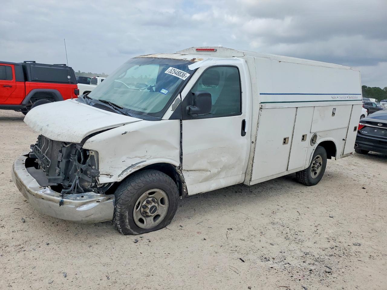 2011 GMC Savana Cutaway G3500