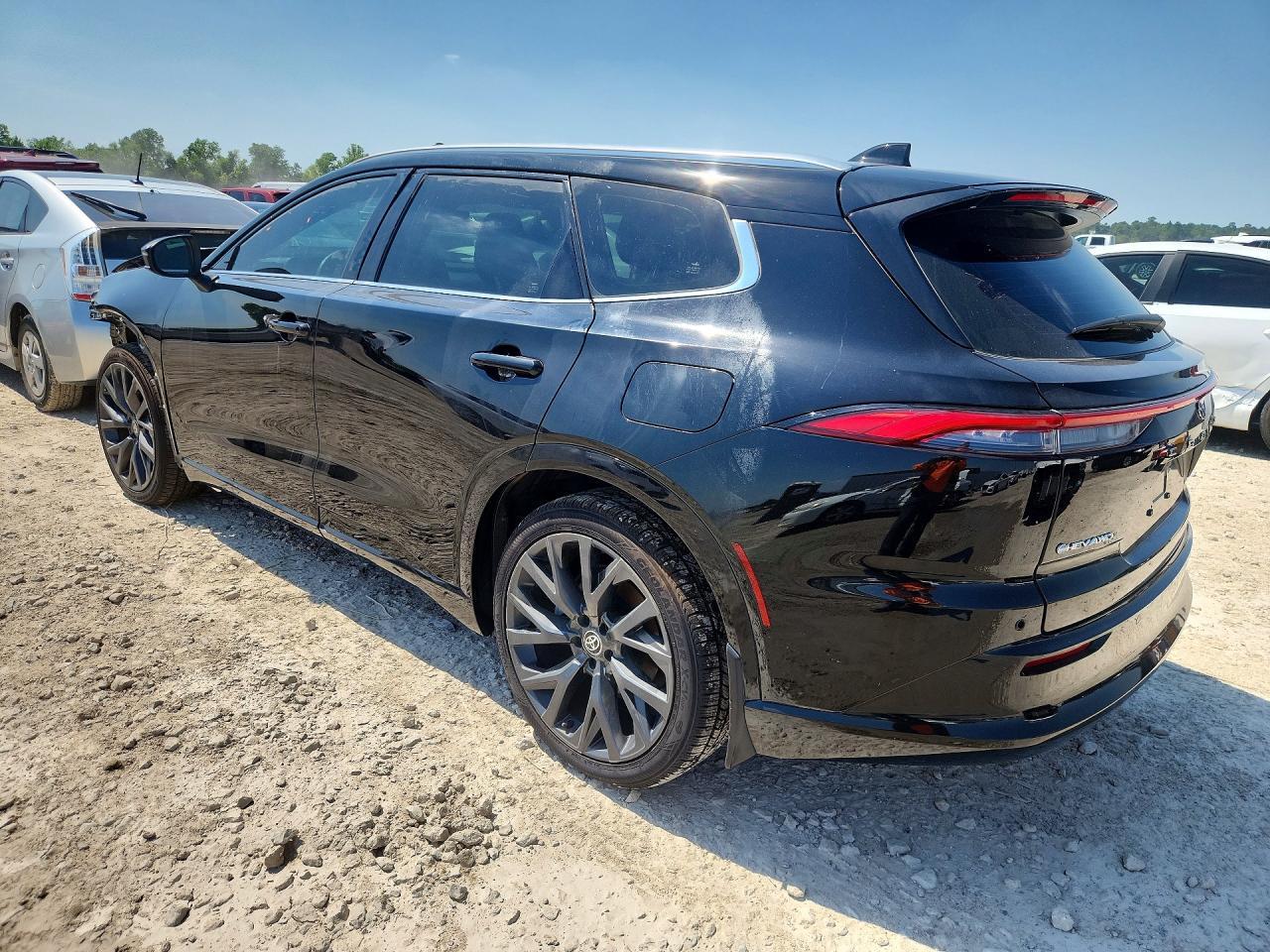 2025 Toyota Crown Signia Limited - Фото 2