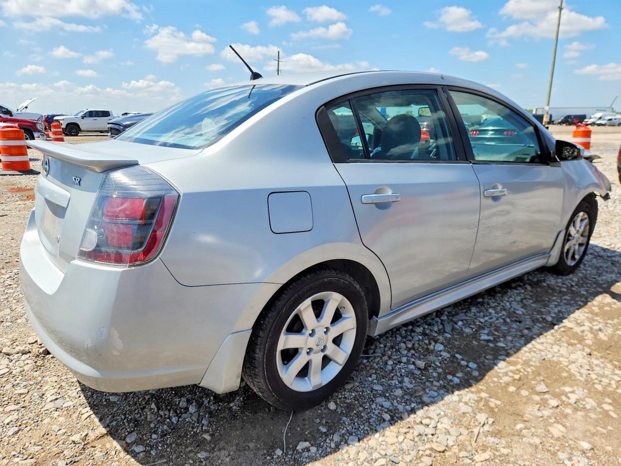 2011 Nissan Sentra 2.0 - Фото 3