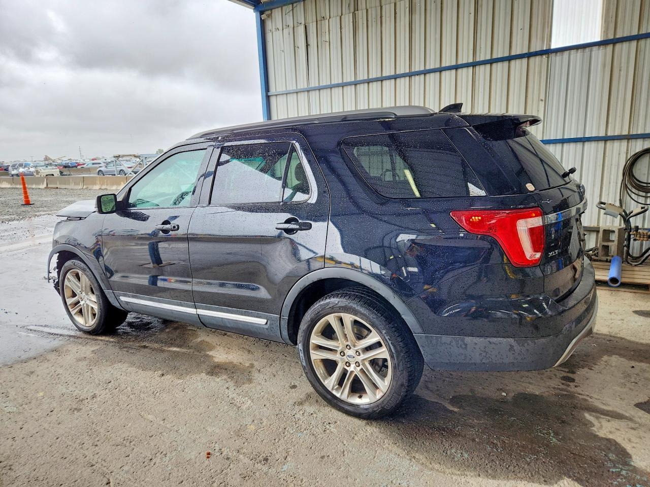 2017 Ford Explorer Xlt - Фото 2