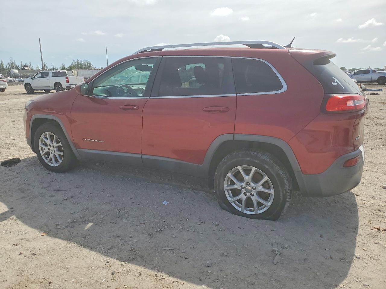 2015 Jeep Cherokee Latitude - Фото 2