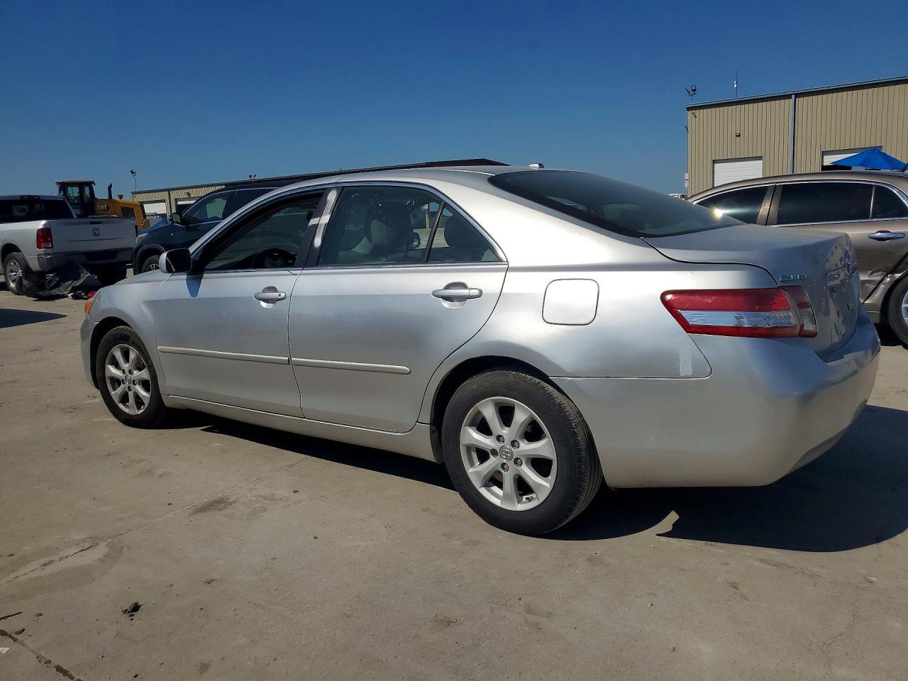 2011 Toyota Camry Le - Image 2