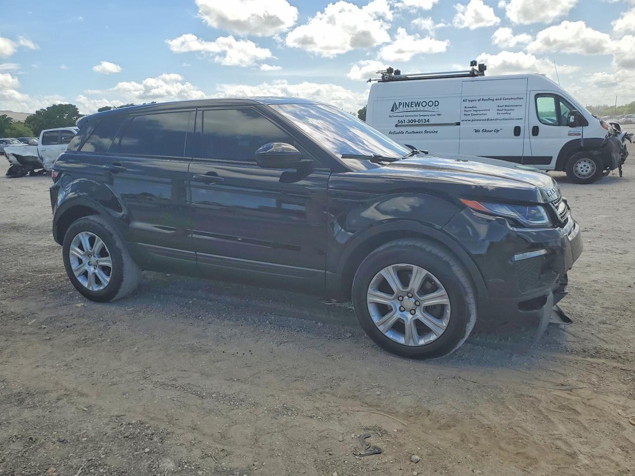 2019 Land Rover Range Rover Evoque Se - Image 4