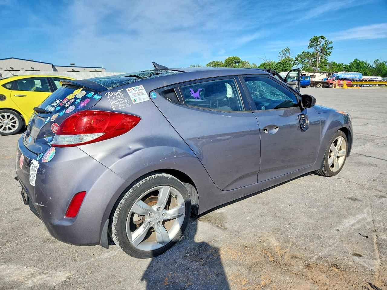 2015 Hyundai Veloster Base - Фото 3