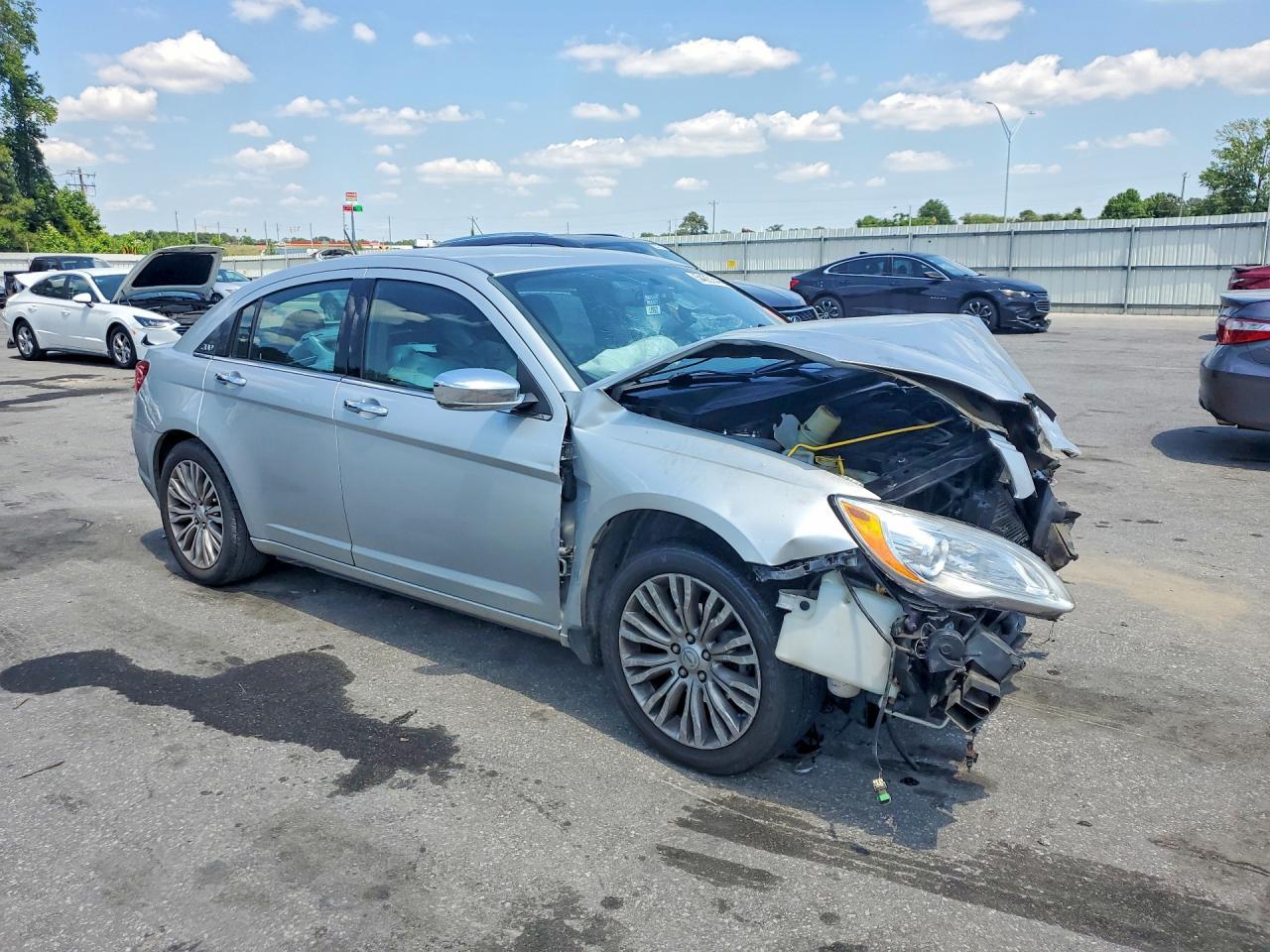 2012 Chrysler 200 Limited - Фото 4