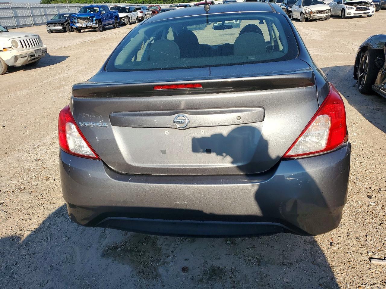 2017 Nissan Versa S - Фото 6