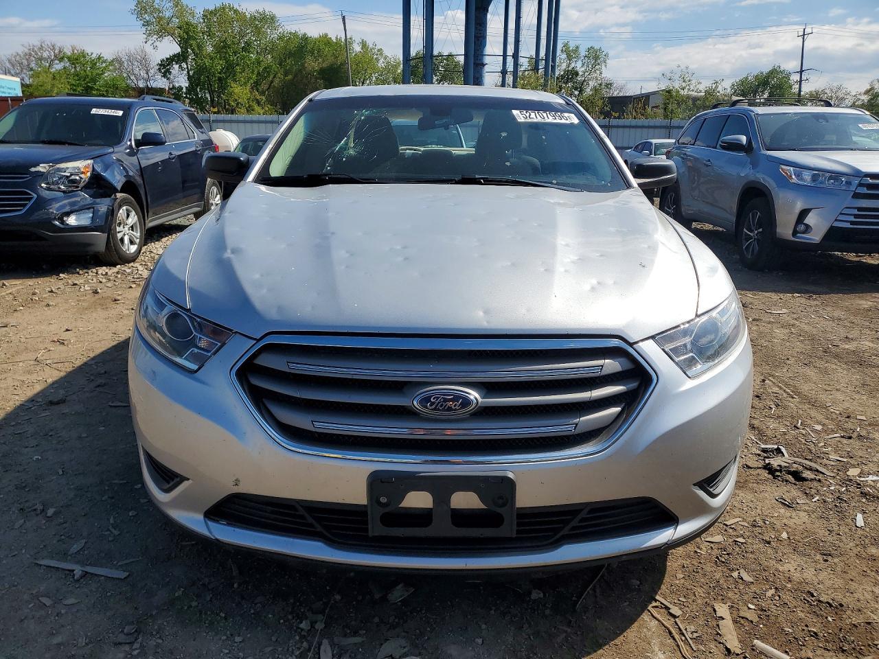 2018 Ford Taurus Se - Image 5