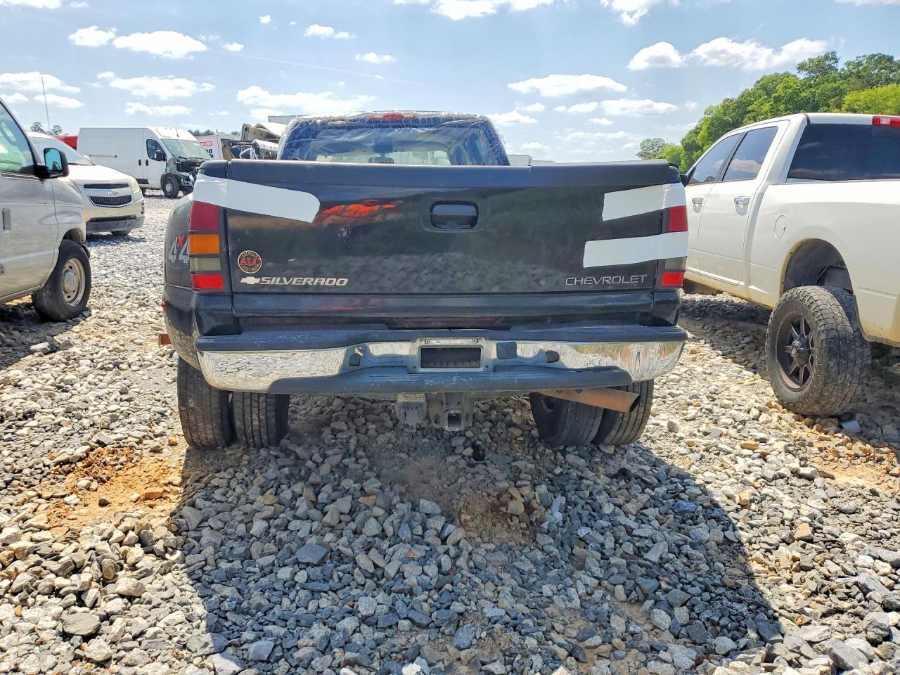 2004 Chevrolet Silverado K3500 - Image 6