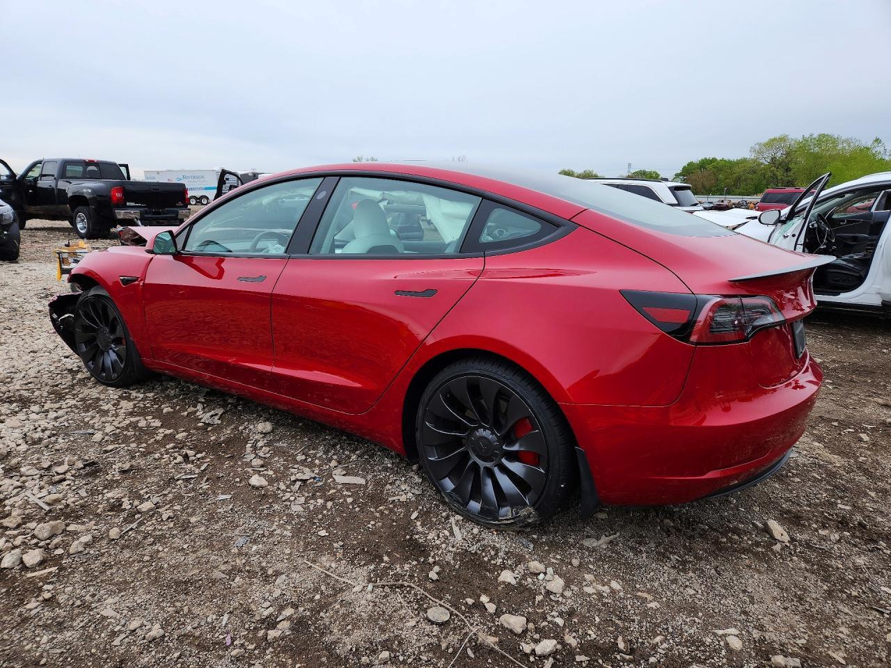 2023 Tesla Model 3 - Фото 2