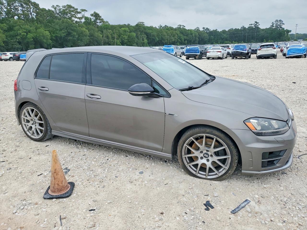 2016 Volkswagen Golf R - Image 4