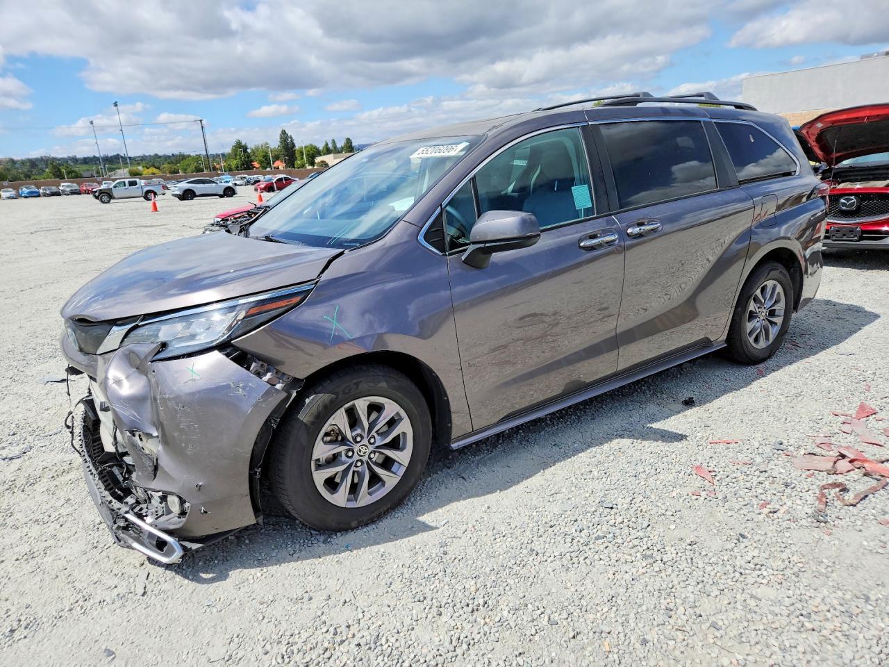 2022 Toyota Sienna Xle