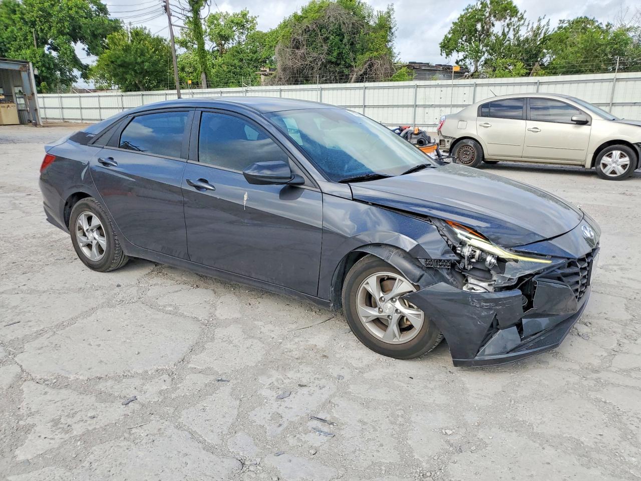2022 Hyundai Elantra Se - Image 4