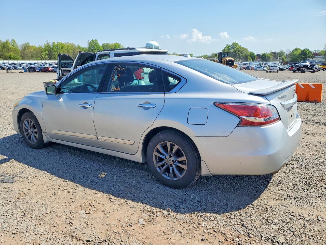 2015 Nissan Altima 2.5 S - Image 2