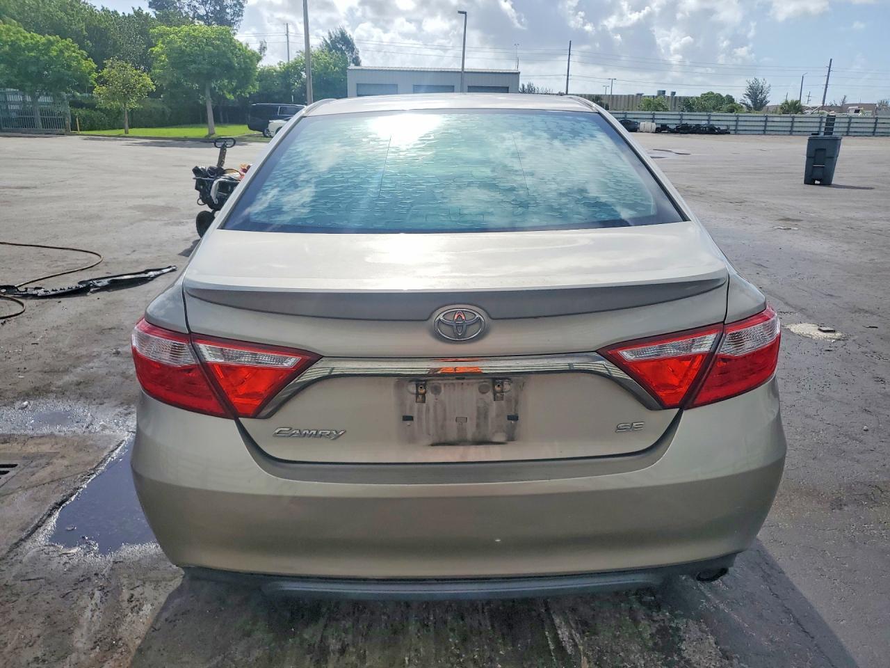 2016 Toyota Camry Se - Image 6