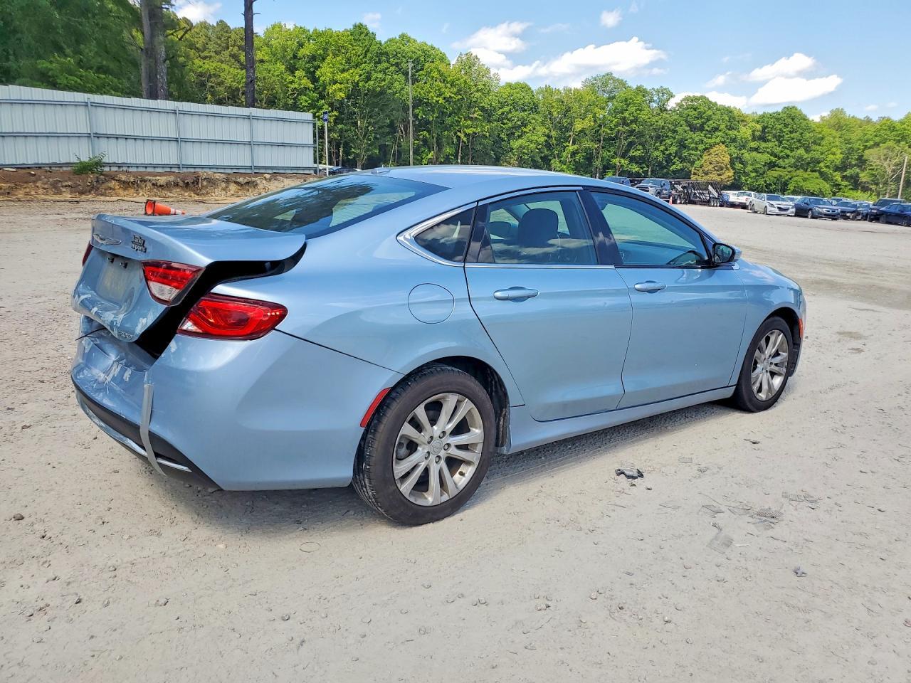 2015 Chrysler 200 Limited - Фото 3