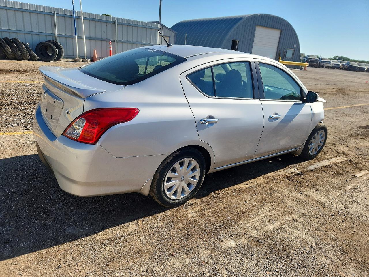 2019 Nissan Versa Sv - Image 3