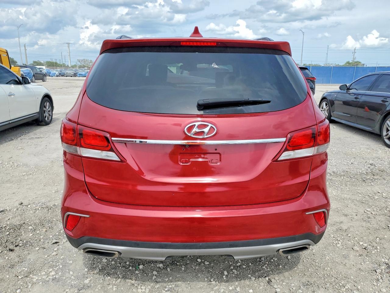 2017 Hyundai Santa Fe - Image 6