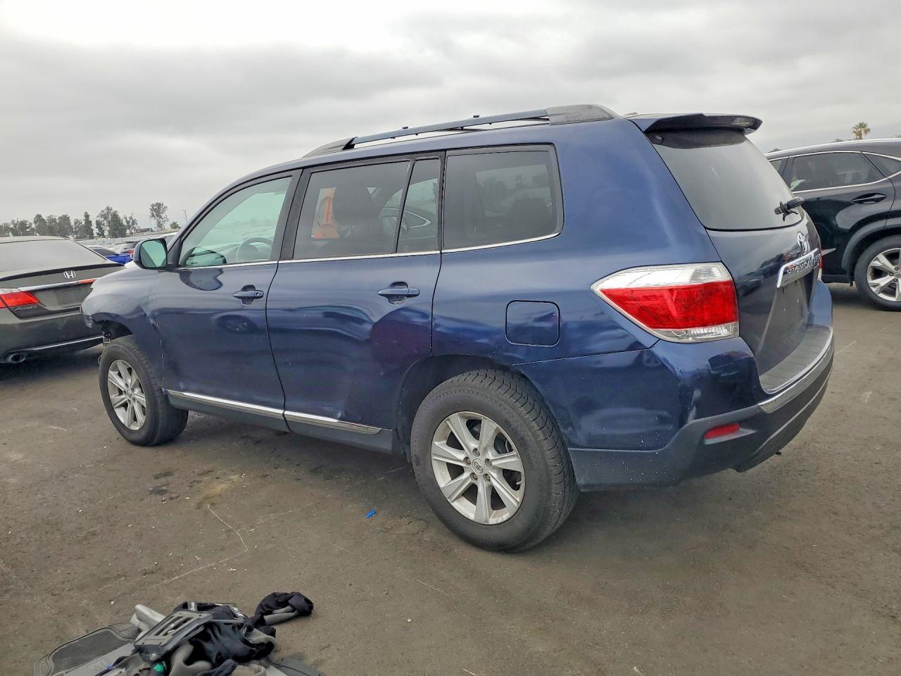 2011 Toyota Highlander Base - Фото 2