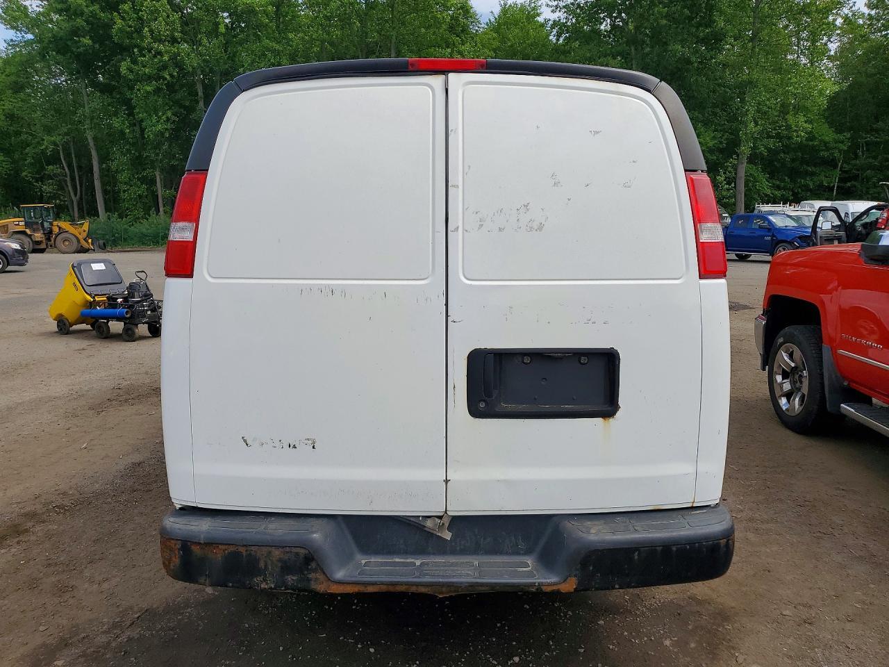 2017 GMC Savana G2500 - Фото 6
