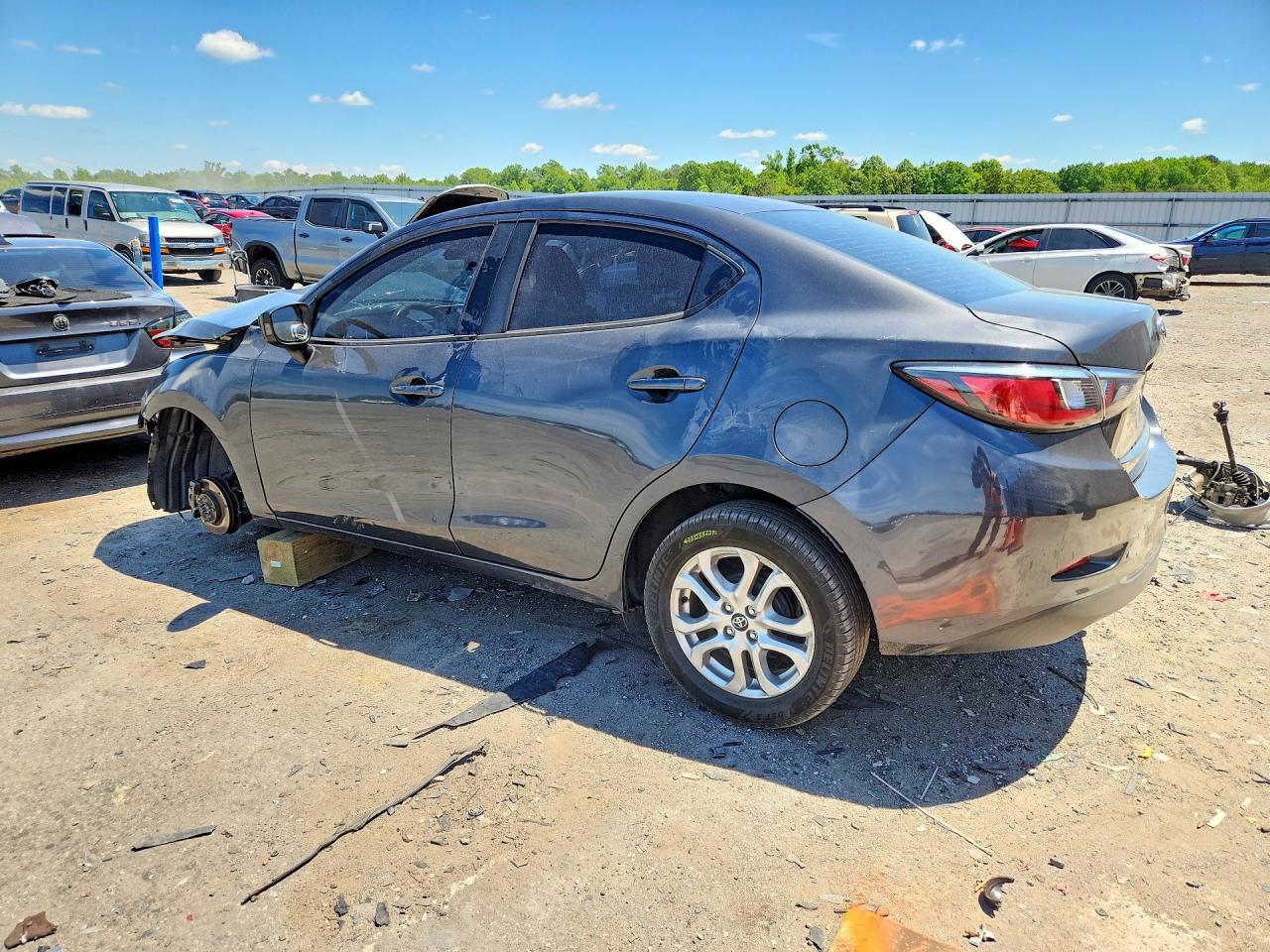 2018 Toyota Yaris - Image 2