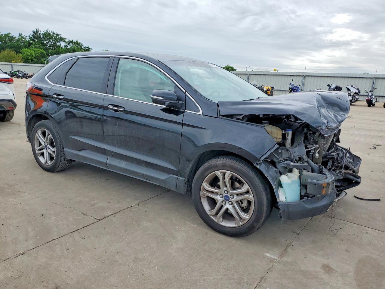 2016 Ford Edge Titanium - Image 4