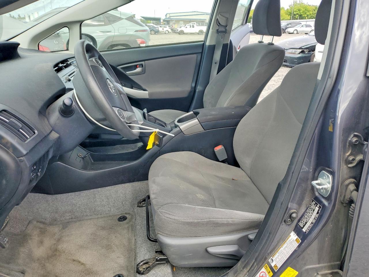 2014 Toyota Prius Three - Image 7