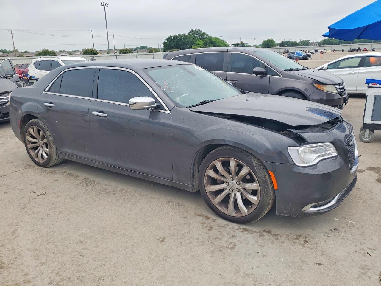 2019 Chrysler 300 Limited - Image 4