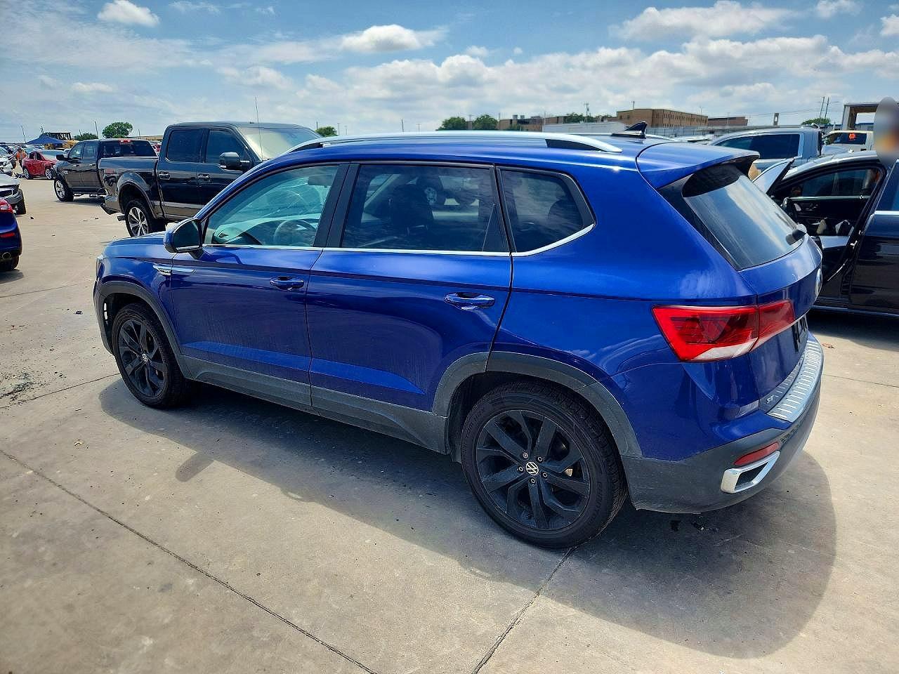 2022 Volkswagen Taos Se - Фото 2
