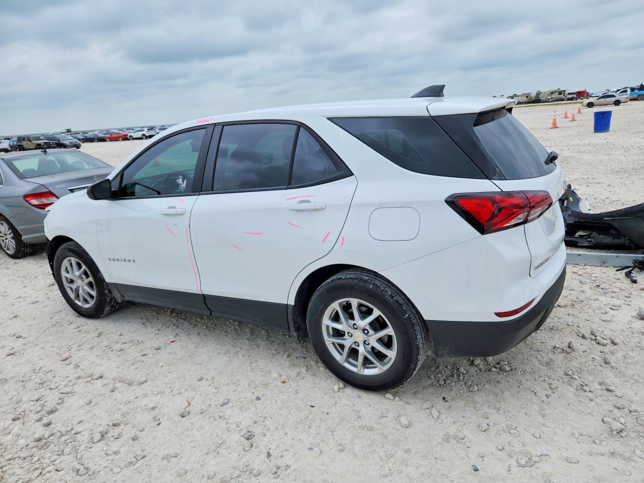 2022 Chevrolet Equinox Ls - Image 2