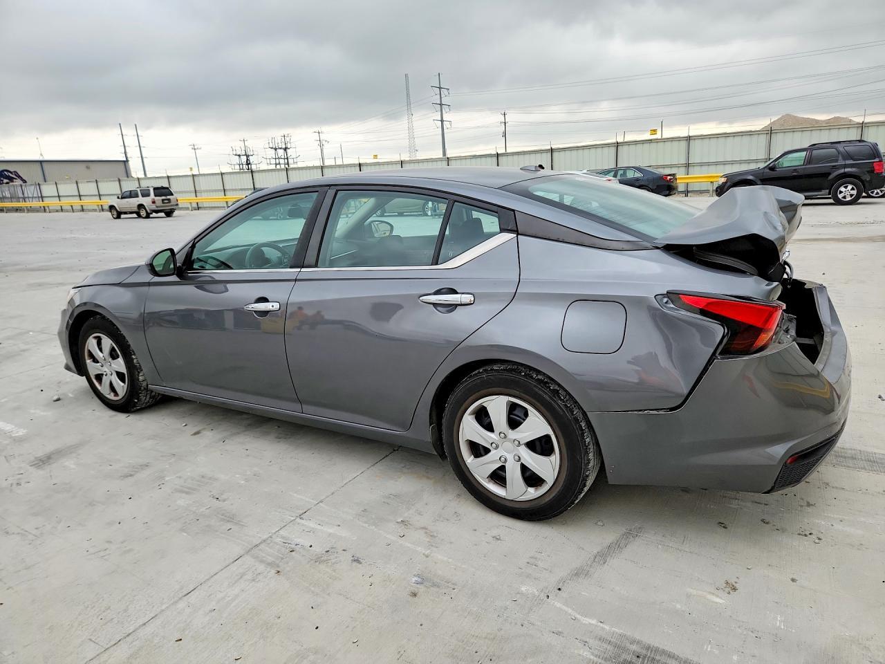 2020 Nissan Altima S - Фото 2