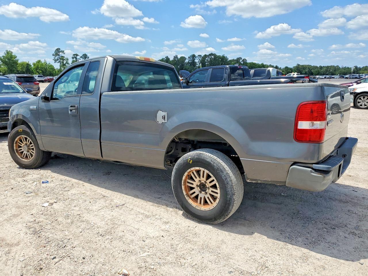 2005 Ford F150 - Image 2